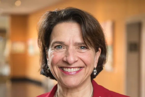 Beth Raffeld headshot