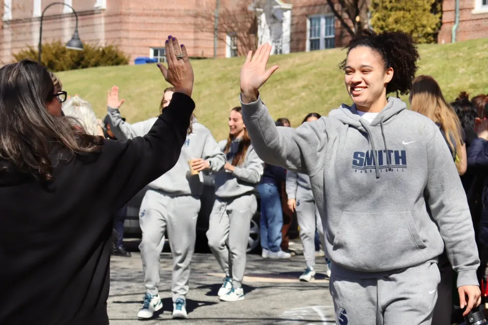 Jazmyn Washington smiling and giving a high-five.